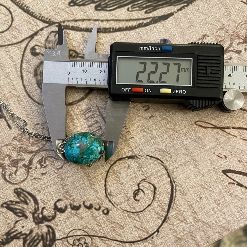 Stabilized genuine turquoise pendant and silver tone chain - Picture 6 of 8